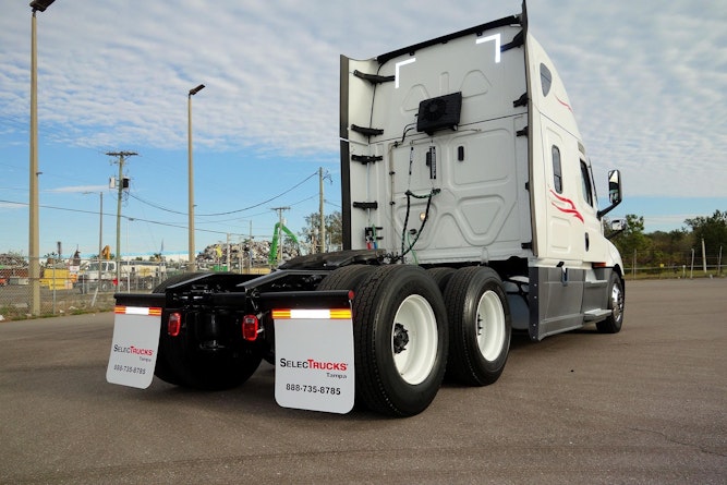 2021 Freightliner Cascadia 126" Sleeper Cab photo 3