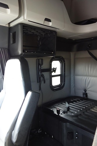 2021 Freightliner Cascadia 126" Sleeper Cab photo 4