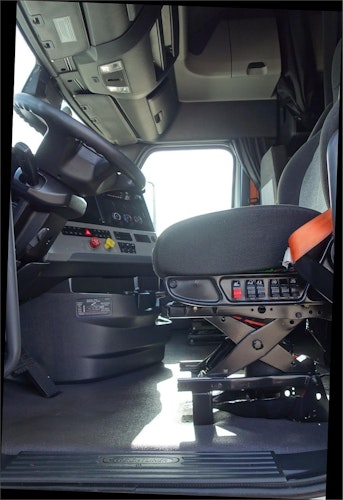 2023 Freightliner Cascadia 126" Sleeper Cab photo 3