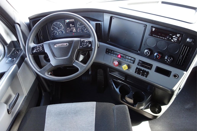 2023 Freightliner Cascadia 126" Sleeper Cab photo 4