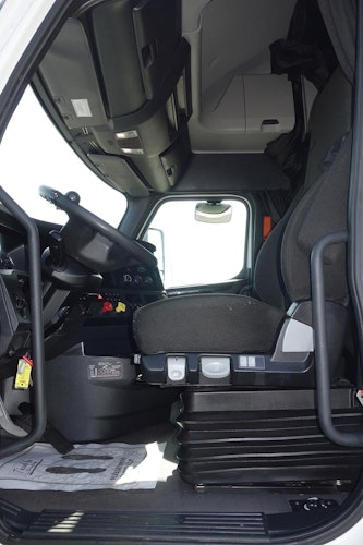 2024 Freightliner Cascadia 126" Sleeper Cab photo 2