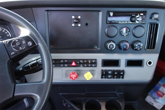 2020 Freightliner Cascadia 126" Day cab photo 3