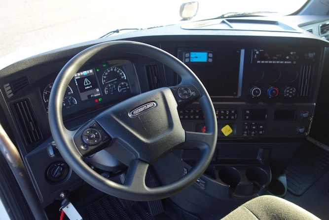 2023 Freightliner Cascadia 126" Sleeper Cab photo 2