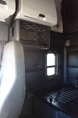 2023 Freightliner Cascadia 126" Sleeper Cab photo 3