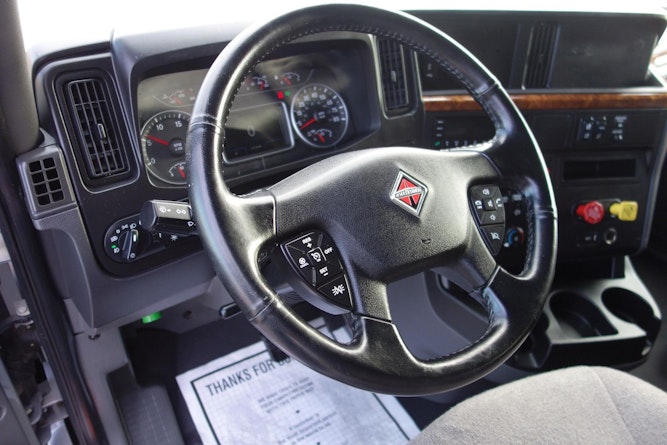 2022 International LT625 LT photo 4