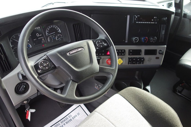 2022 Freightliner Cascadia 126" Sleeper Cab photo 4