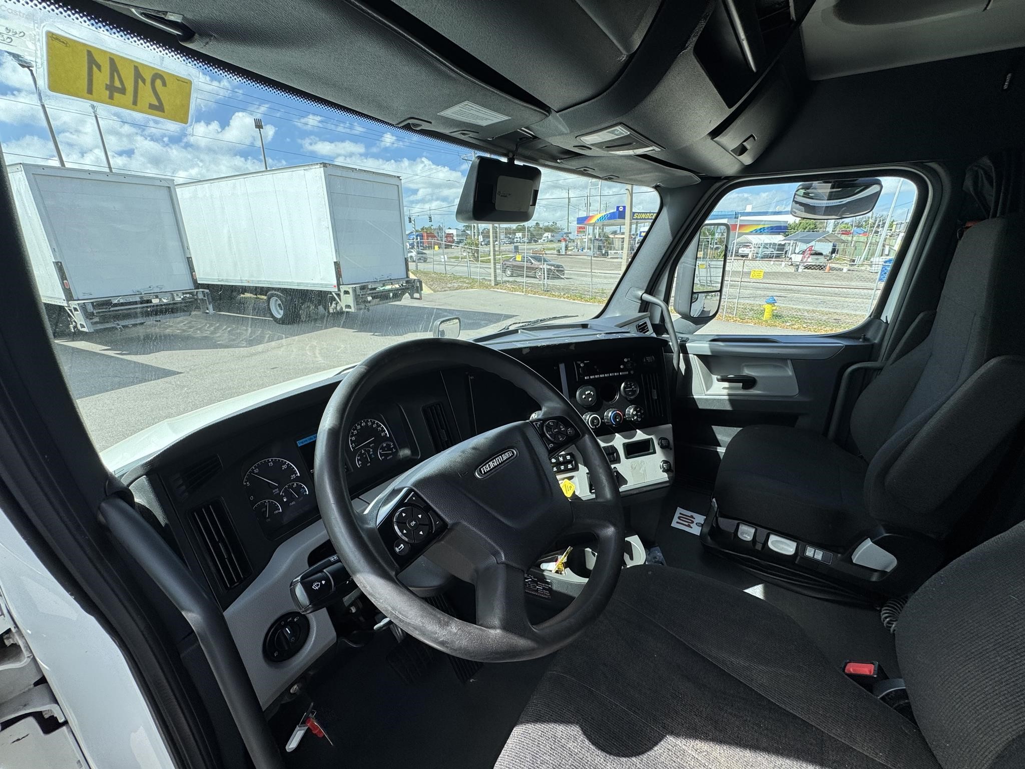 2022 Freightliner — photo 2