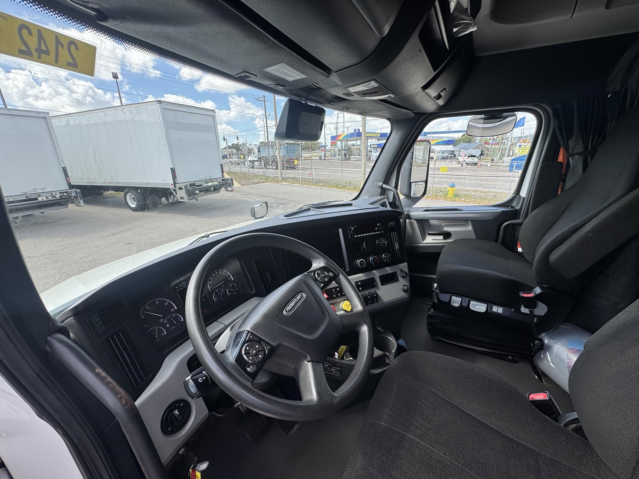2022 Freightliner — photo 2