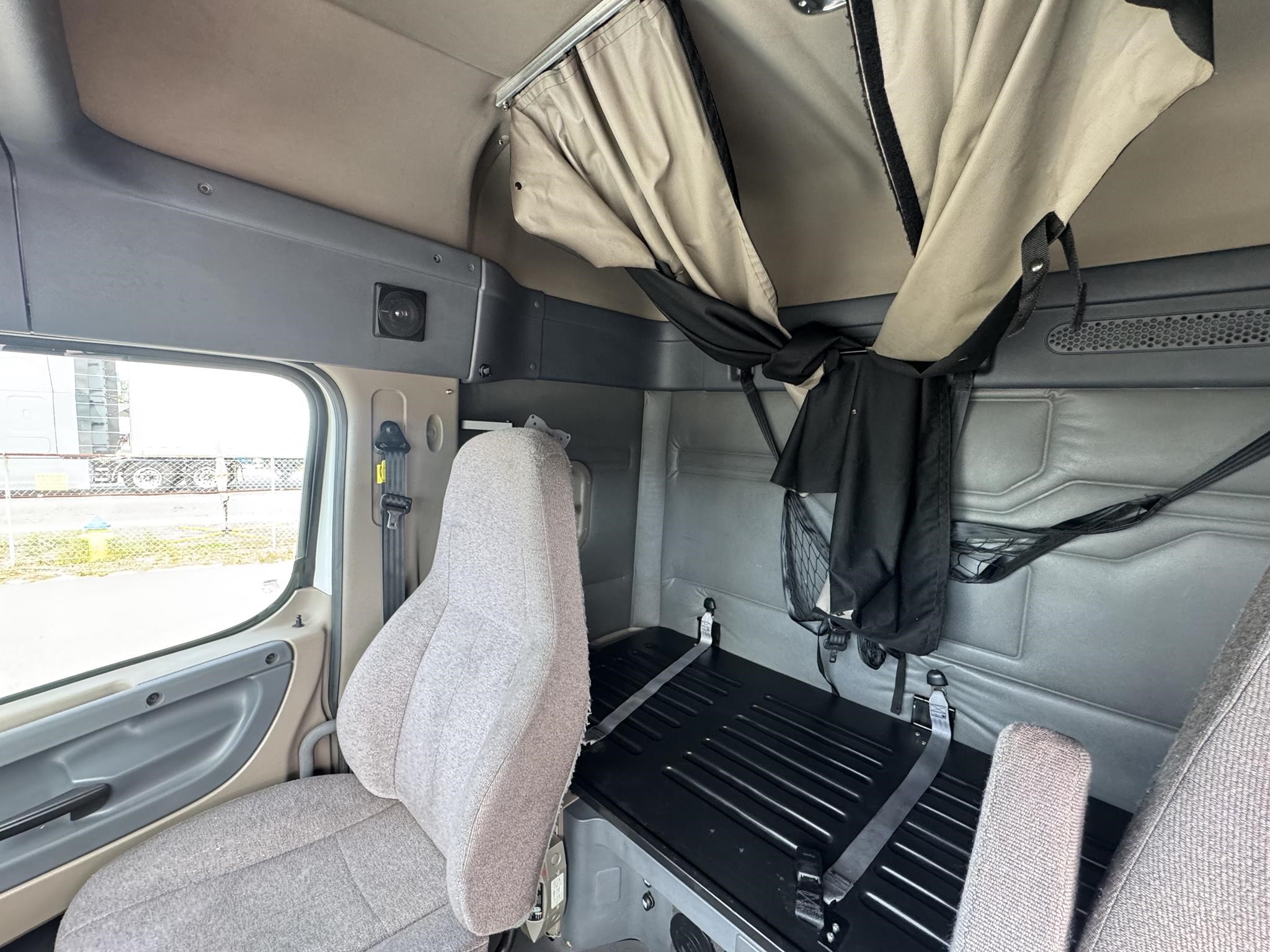 2020 Freightliner — photo 3