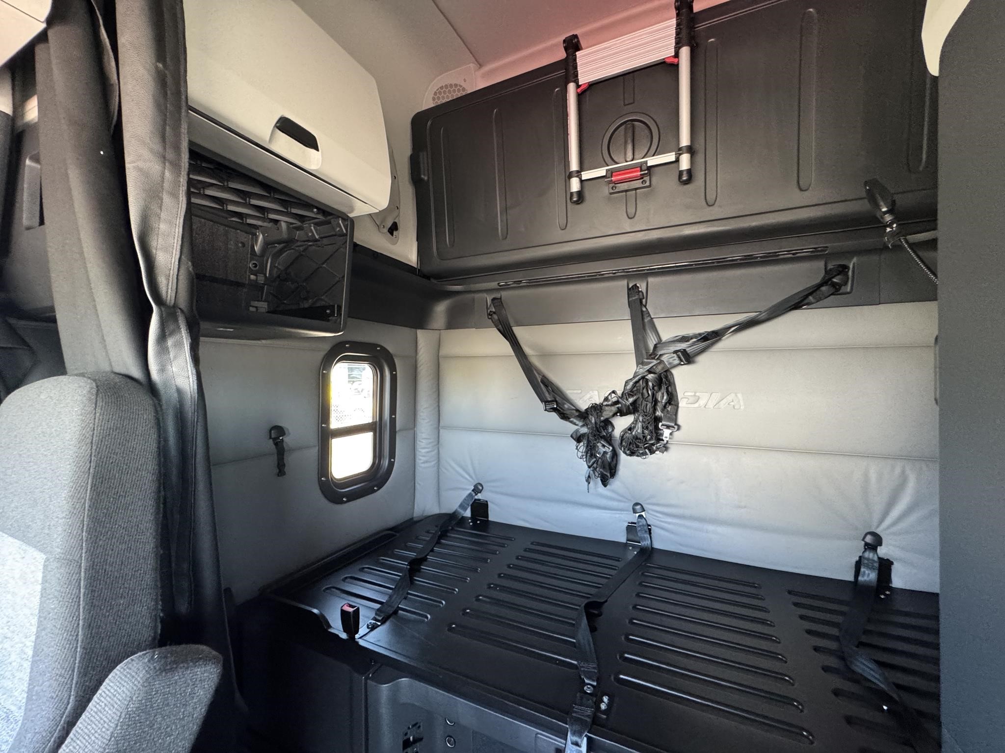 2022 Freightliner — photo 3