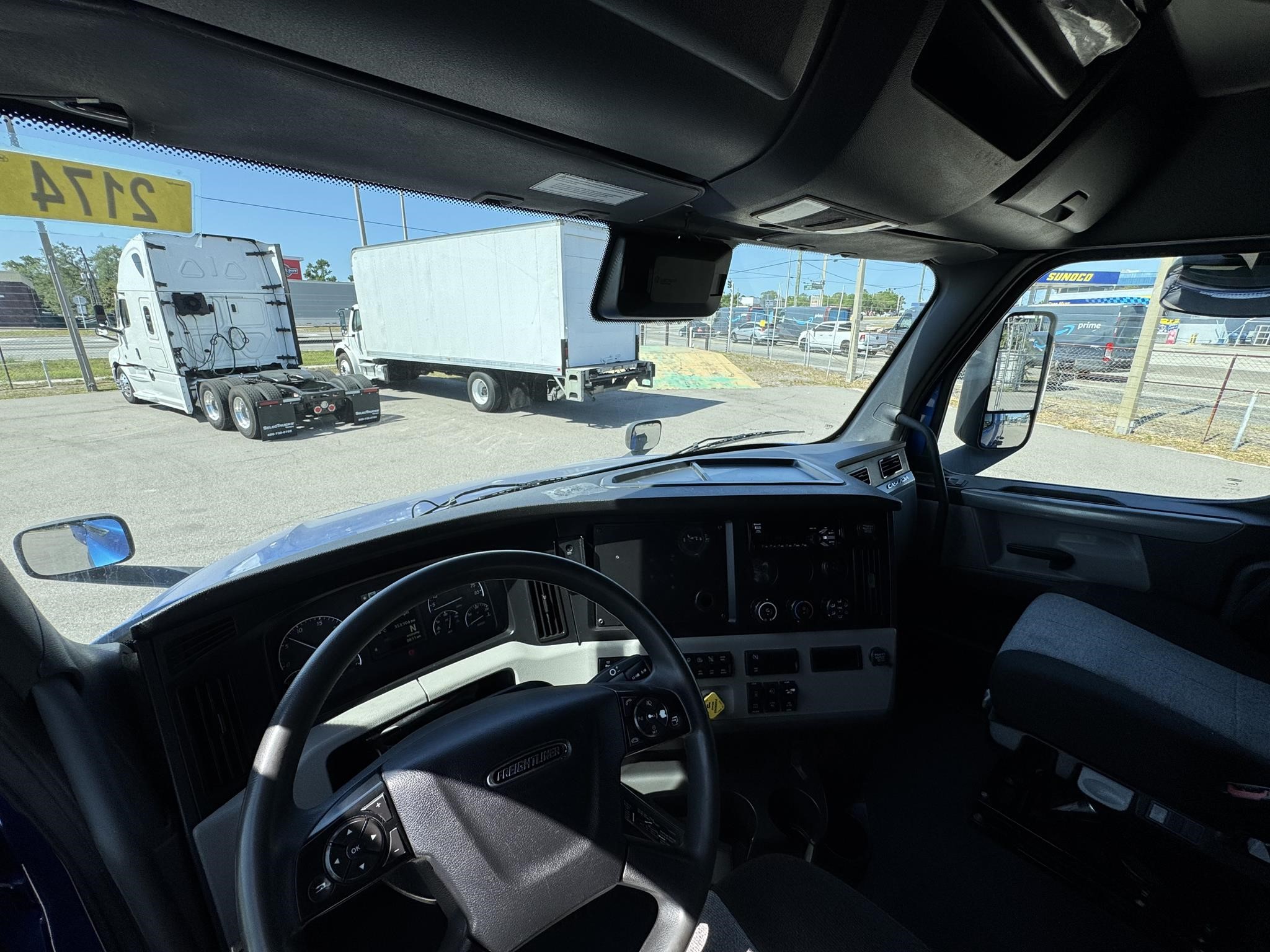 2021 Freightliner — photo 2