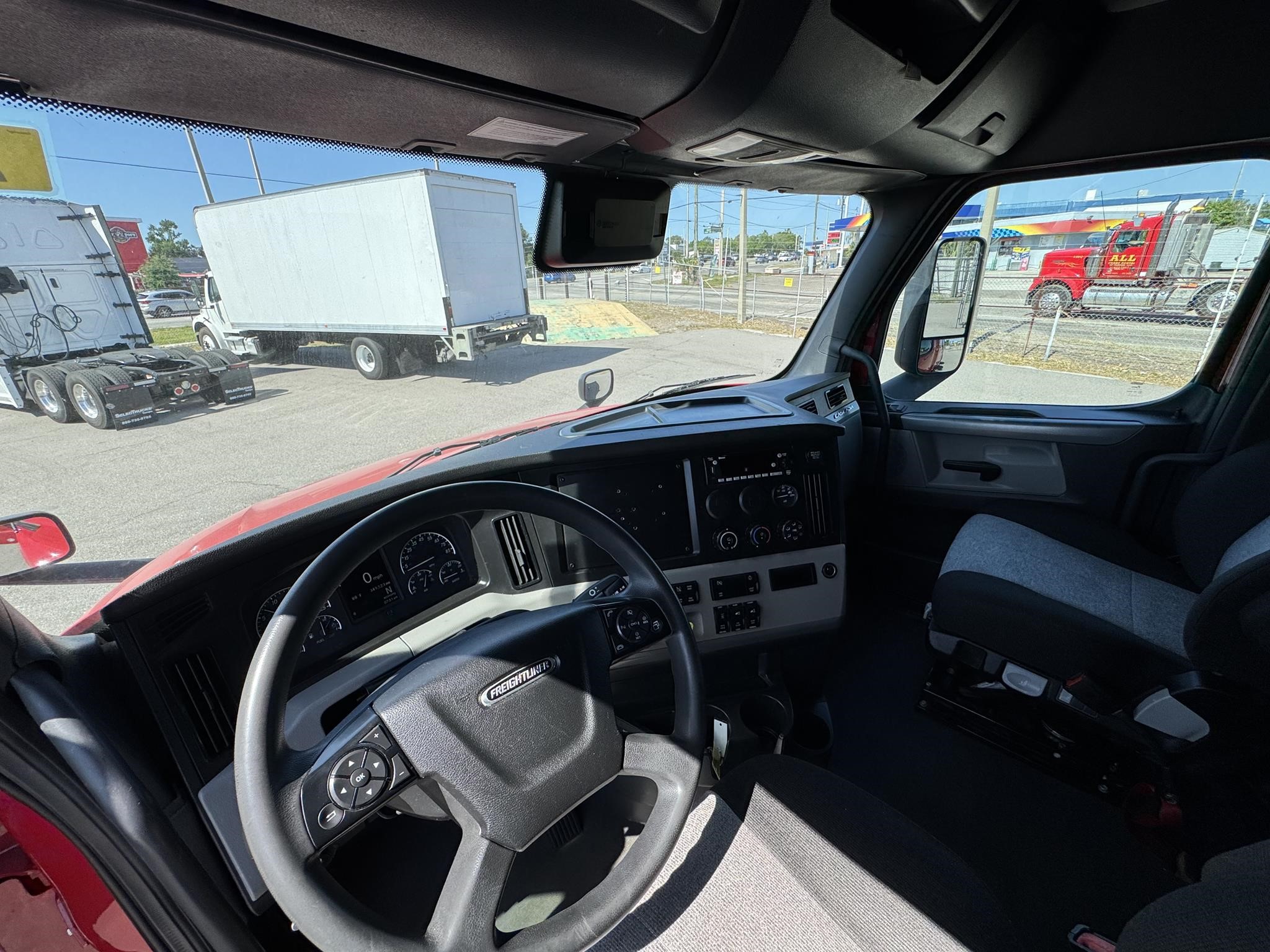 2022 Freightliner — photo 2