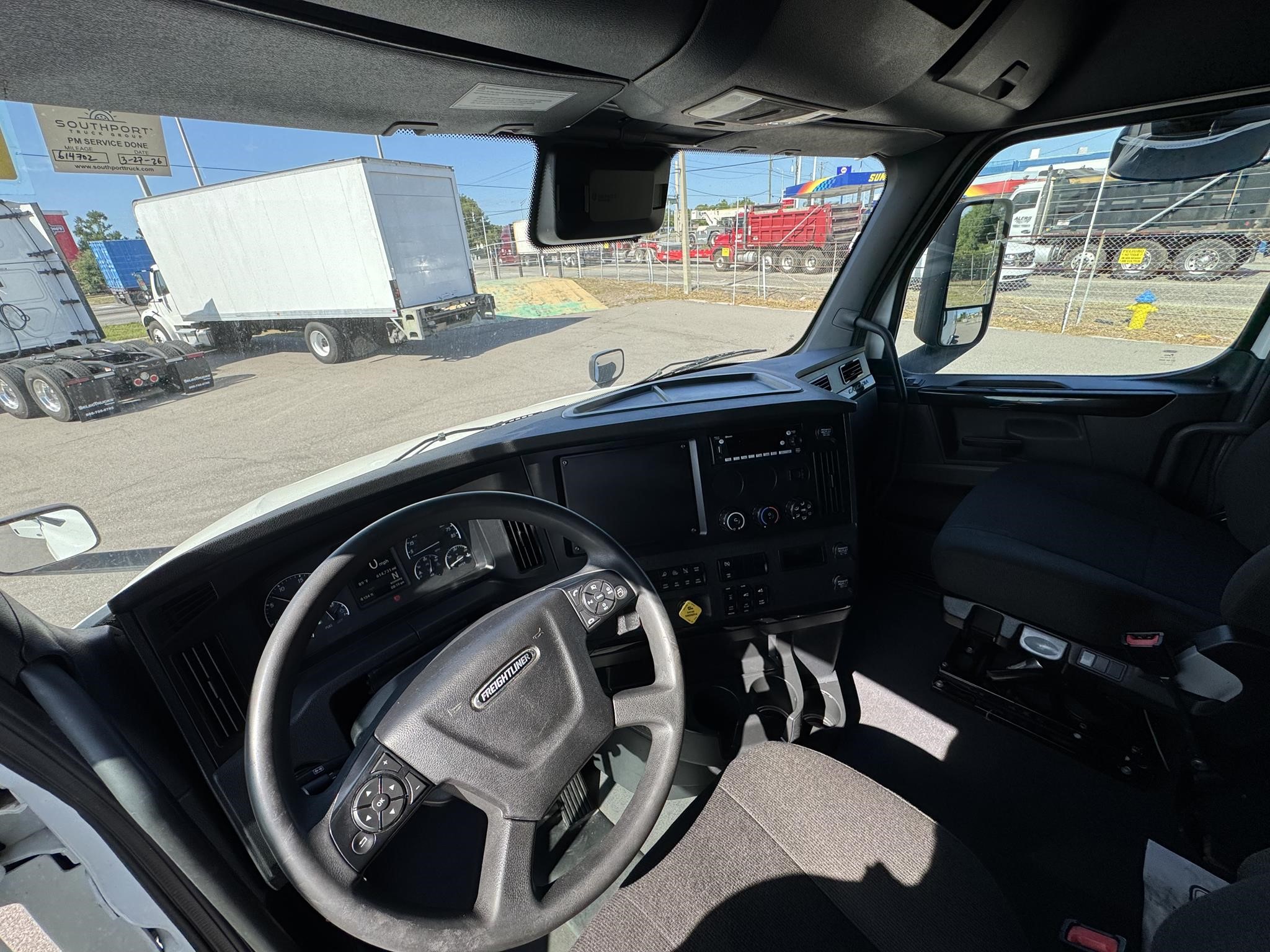2023 Freightliner — photo 2