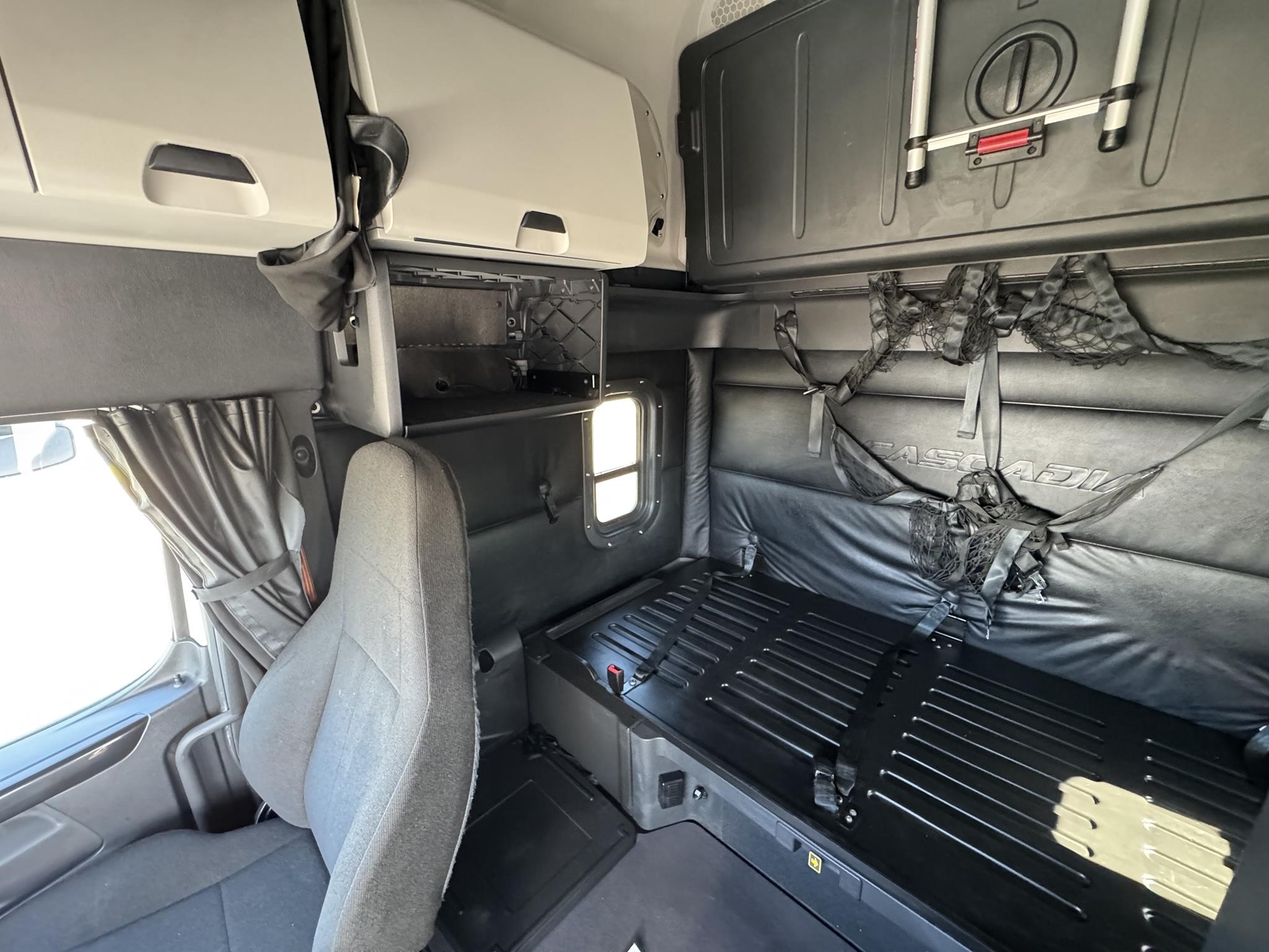 2023 Freightliner — photo 3
