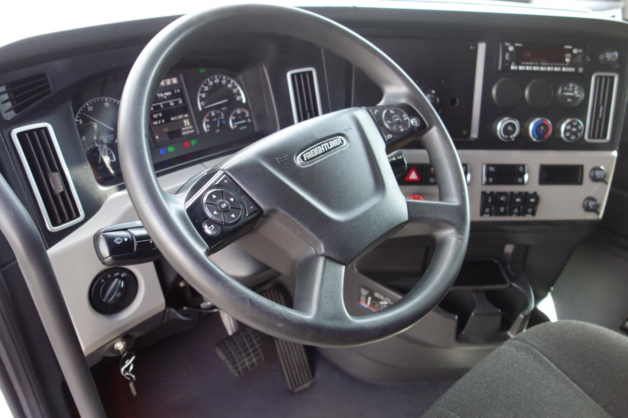 2023 Freightliner — photo 4