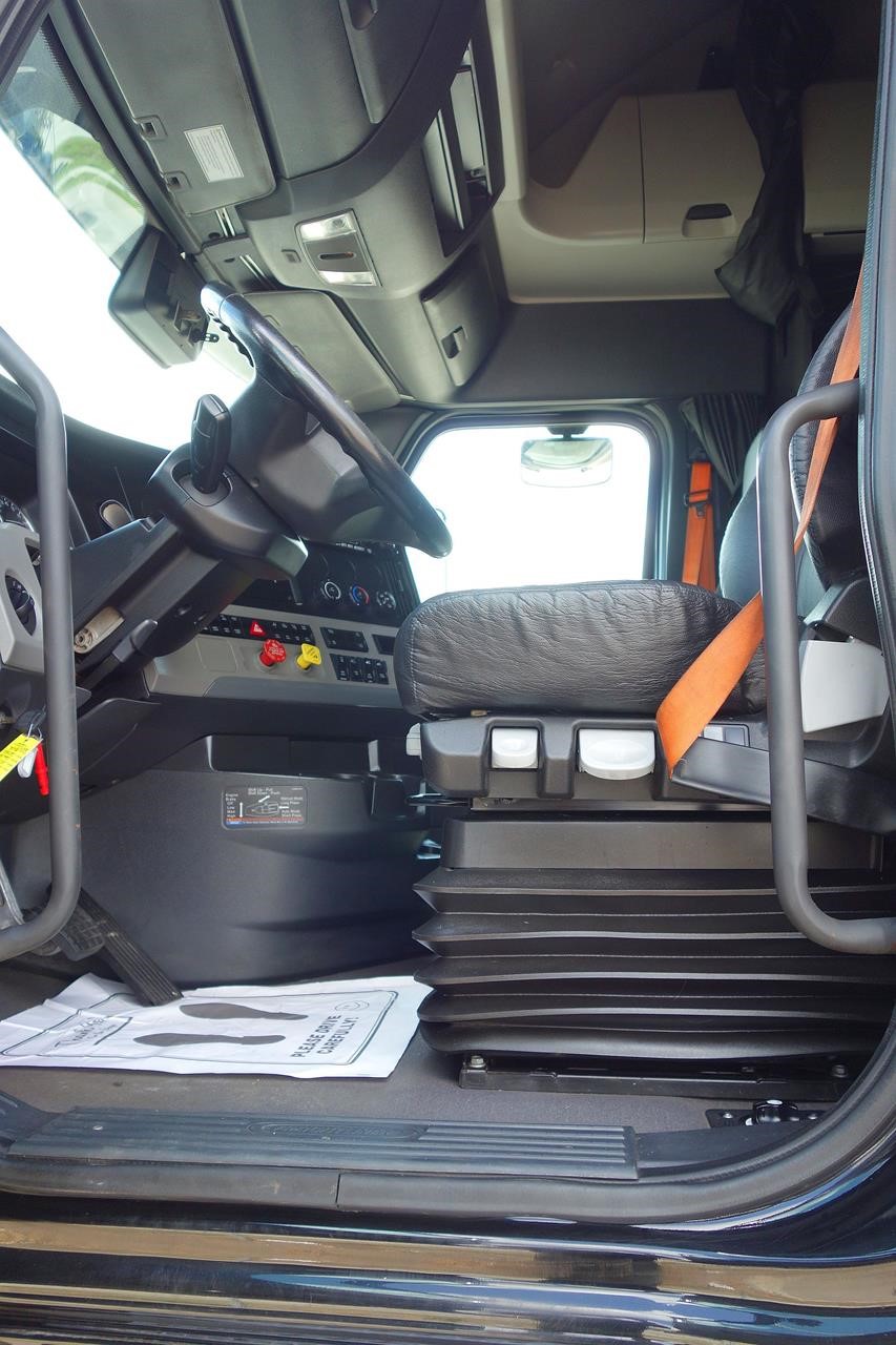 2022 Freightliner — photo 3
