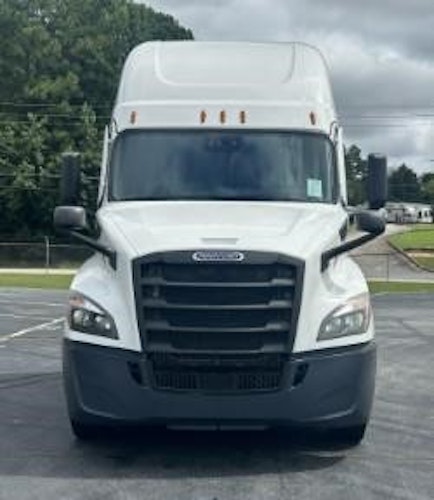 2021 Freightliner Cascadia 126" Sleeper Cab photo 2