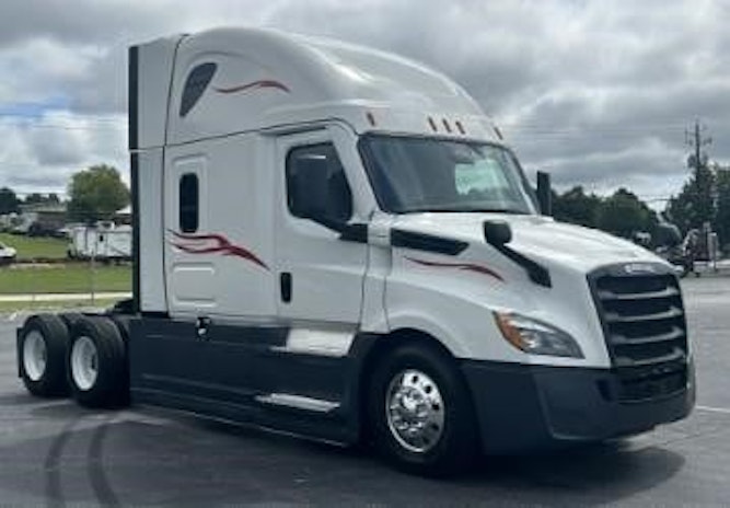 2021 Freightliner Cascadia 126" Sleeper Cab photo 3