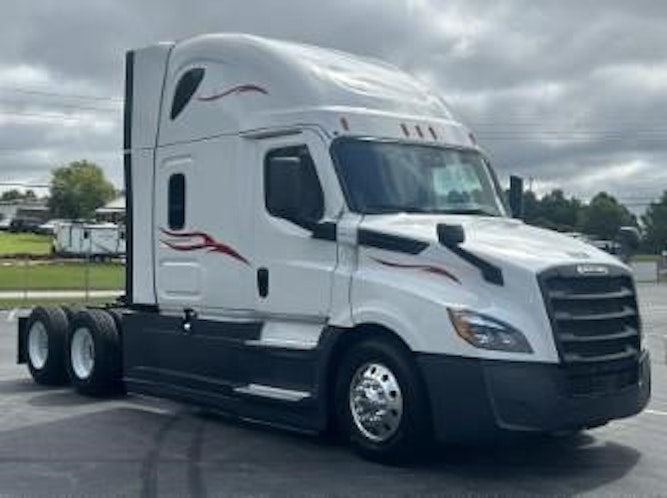 2021 Freightliner Cascadia 126" Sleeper Cab photo 3