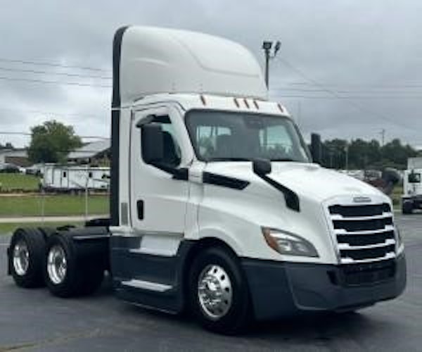 2021 Freightliner Cascadia 126" Day cab photo 3