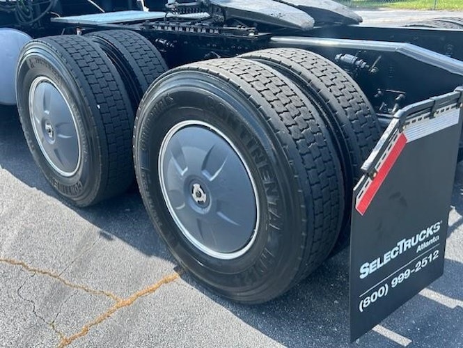 2021 Freightliner Cascadia 126" Sleeper Cab photo 4