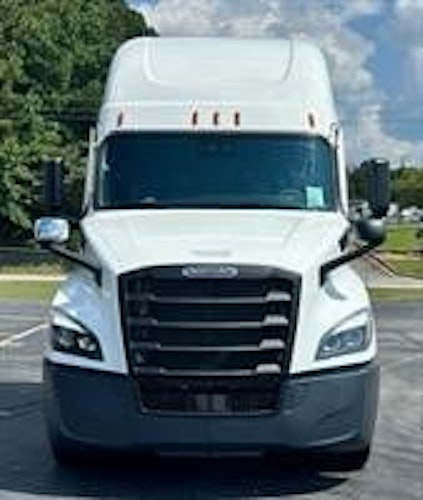 2021 Freightliner Cascadia 126" Sleeper Cab photo 2