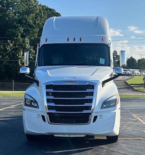 2022 Freightliner Cascadia 126" Sleeper Cab photo 2