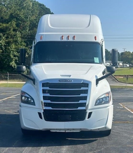 2021 Freightliner Cascadia 126" Sleeper Cab photo 2