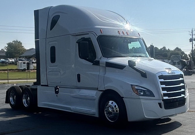 2021 Freightliner Cascadia 126" Sleeper Cab photo 3