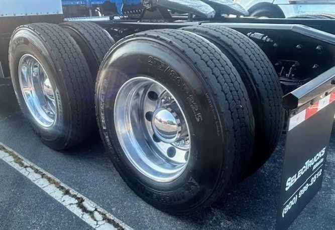 2022 Freightliner Cascadia 126" Sleeper Cab photo 3