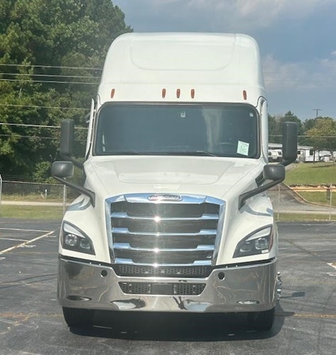 2023 Freightliner Cascadia 126" Sleeper Cab photo 2