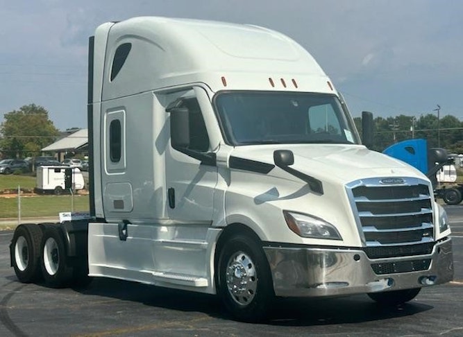 2023 Freightliner Cascadia 126" Sleeper Cab photo 3