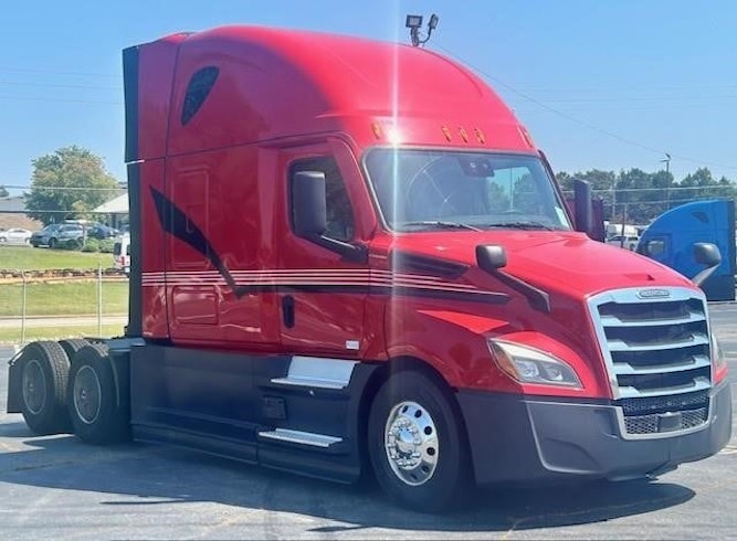 2022 Freightliner Cascadia 126" Sleeper Cab photo 3