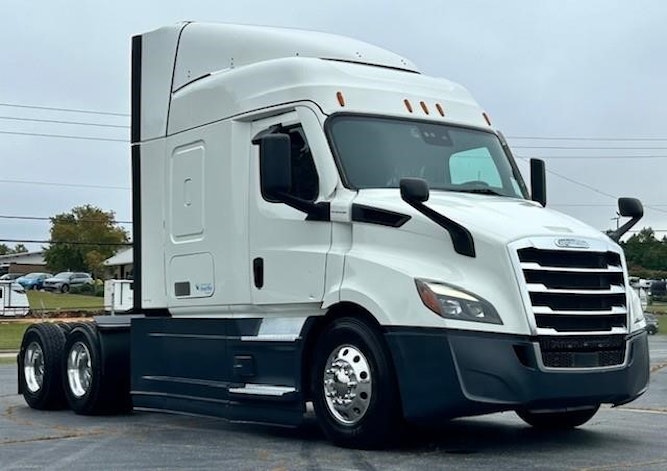 2022 Freightliner Cascadia photo 2