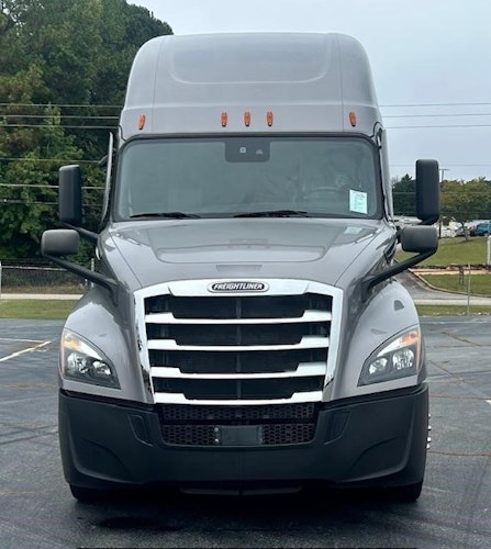 2021 Freightliner Cascadia 126" Sleeper Cab photo 2
