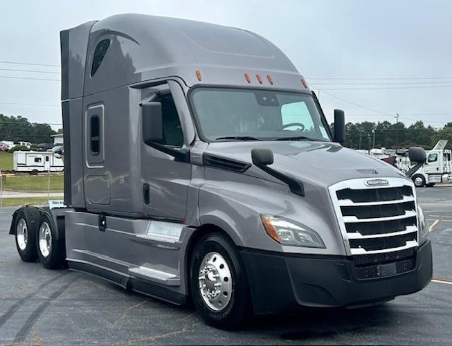 2021 Freightliner Cascadia 126" Sleeper Cab photo 3