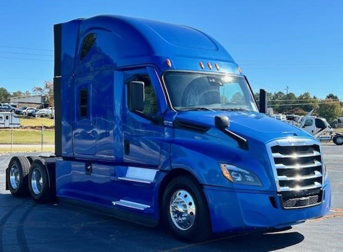 2021 Freightliner Cascadia 126" Sleeper Cab photo 3