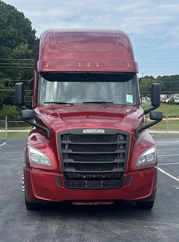 2021 Freightliner Cascadia 126" Sleeper Cab photo 2