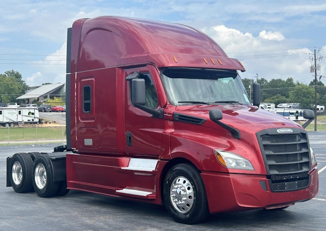 2021 Freightliner Cascadia 126" Sleeper Cab photo 3