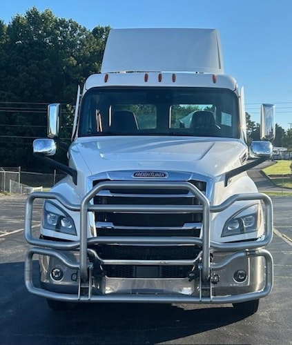 2021 Freightliner Cascadia 126" Day cab photo 2