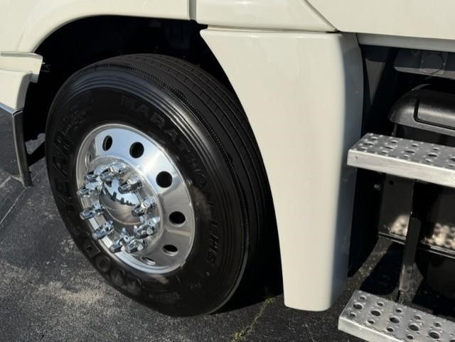 2019 Freightliner Cascadia — photo 6