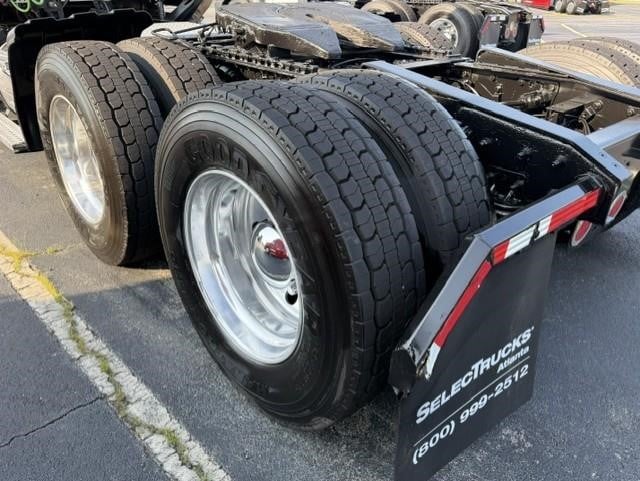 2019 Freightliner Cascadia — photo 8
