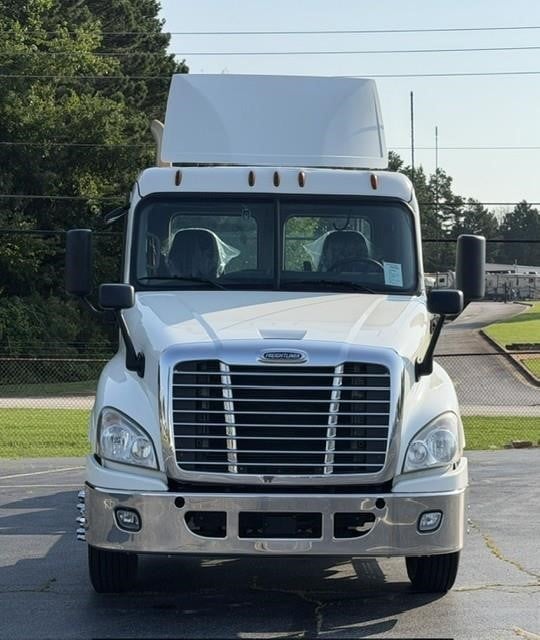 2019 Freightliner Cascadia — photo 2