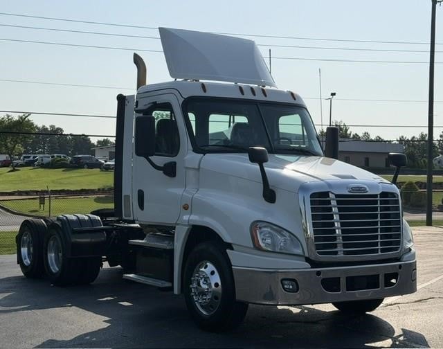 2019 Freightliner Cascadia — photo 3