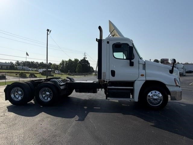 2019 Freightliner Cascadia — photo 4