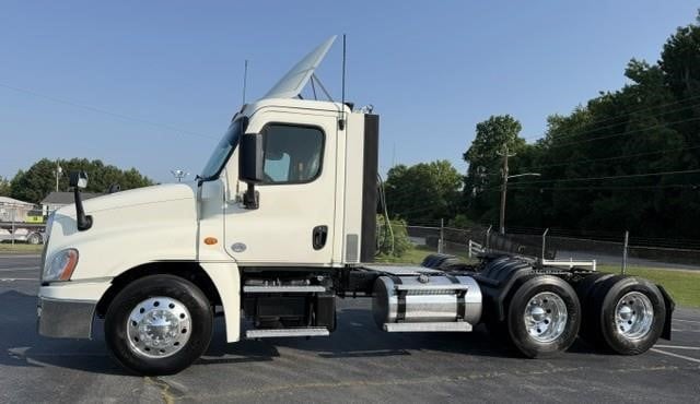 2019 Freightliner Cascadia — photo 5