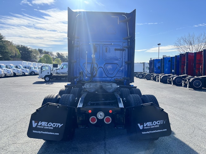 2020 Freightliner Cascadia 126" Sleeper Cab photo 4