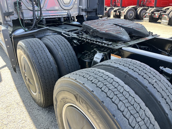 2021 Freightliner Cascadia 126" Sleeper Cab photo 3