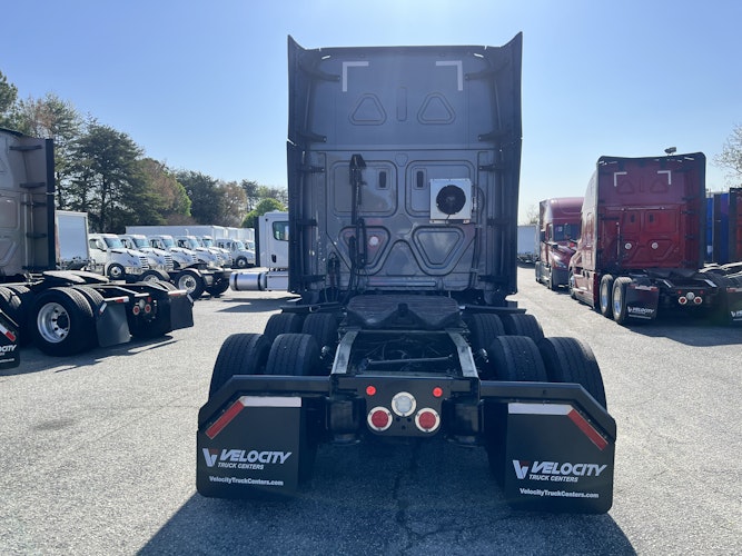 2021 Freightliner Cascadia 126" Sleeper Cab photo 4