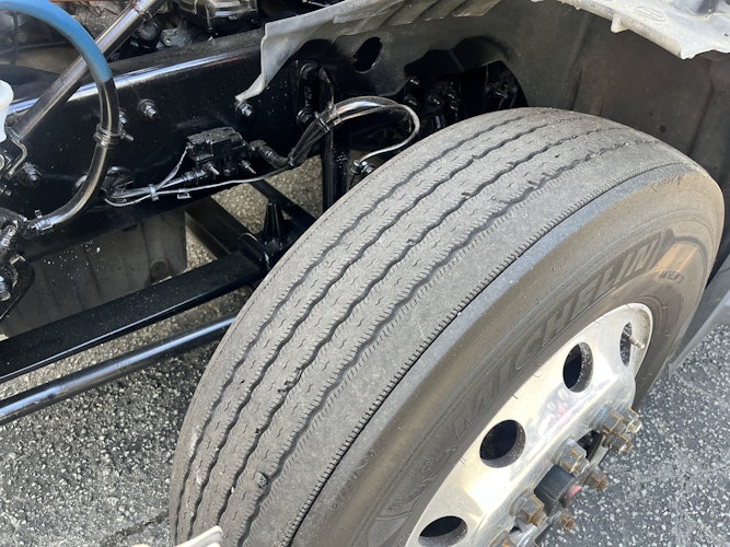 2020 Freightliner Cascadia 126" Sleeper Cab photo 2